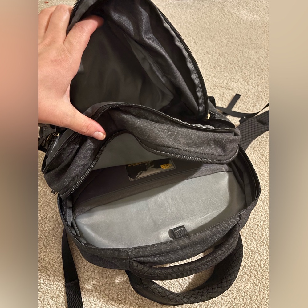 The North Face Charcoal Backpack with Gold Accents , unisex - Picture 6 of 7